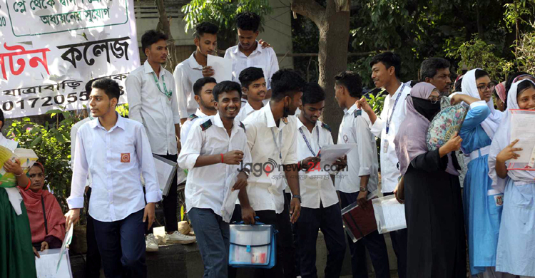 শেষ হলো এসএসসির প্রথমদিনের পরীক্ষা, প্রশ্ন নিয়ে খুশি শিক্ষার্থীরা