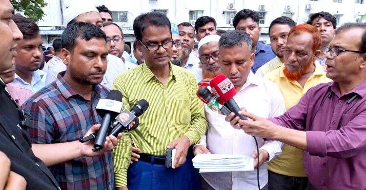 Govt staff protest at Secretariat, to submit memos to 3 advisers