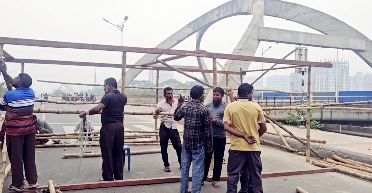 তারেক রহমানকে বরণে ৩০০ ফিটে প্রস্তুত হচ্ছে মঞ্চ