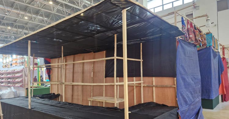 বাণিজ্যমেলায় এখনো চলছে স্টল সাজানোর কাজ