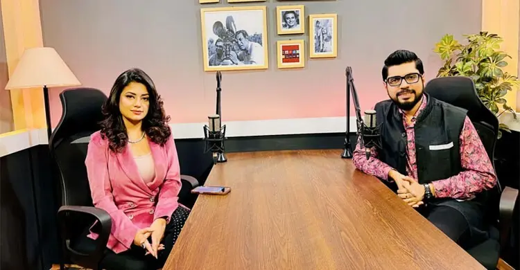 গ্ল্যামারের আড়ালের গল্প নিয়ে ‘স্টারকাস্ট’