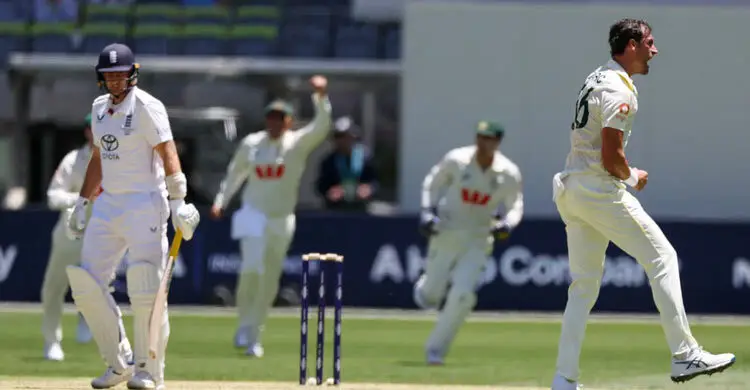 অ্যাশেজ শুরু, টস জিতে ব্যাটিংয়ে নেমে স্টার্কের তোপে ইংল্যান্ড