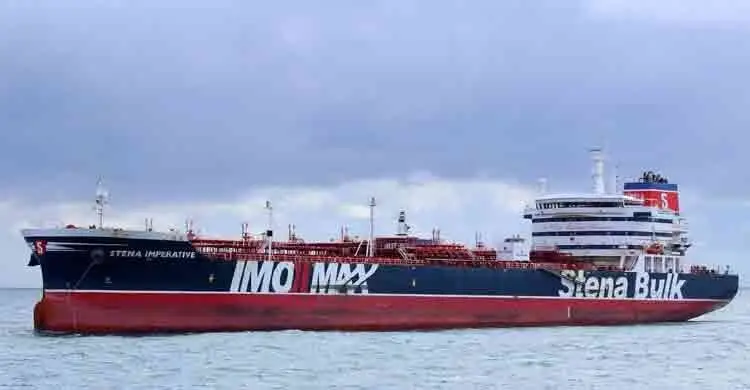 হরমুজ প্রণালীতে যুক্তরাষ্ট্রের জাহাজকে ইরানি নৌবাহিনীর ‘ধাওয়া’