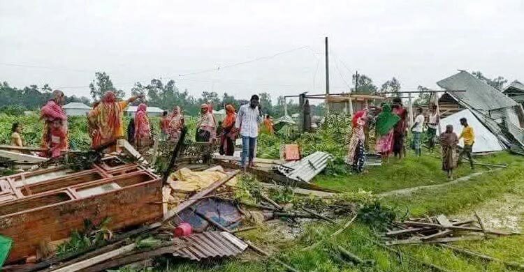 দুই মিনিটের ঝড়ে লন্ডভন্ড চার গ্রামের ঘর-বাড়ি