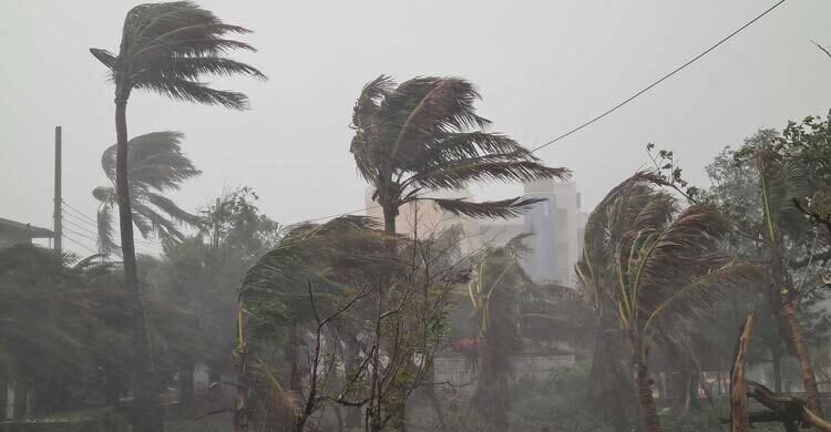 আজকের আবহাওয়া: ১৪ জেলায় ঝোড়ো হাওয়াসহ বৃষ্টির আভাস