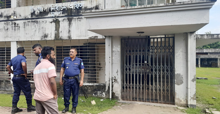 হরতালে মোংলায় বিভিন্ন সরকারি অফিসে তালা