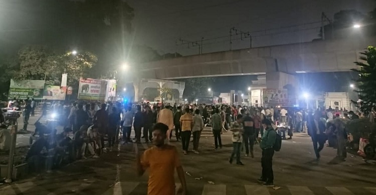 রাতভর শিক্ষা ভবনে অবস্থানের ঘোষণা সাত কলেজ শিক্ষার্থীদের