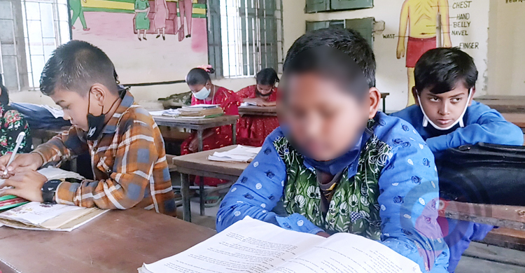 শিশুর অবুঝ মনে ঢুকছে বর্ণবৈষম্য