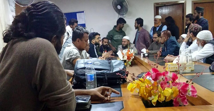 উত্তরায় কল্যাণ সমিতি অফিস দখলমুক্ত করলেন বৈষম্যবিরোধী ছাত্ররা