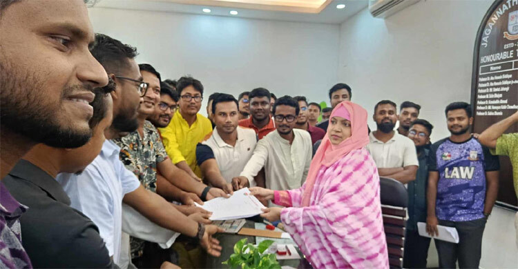 নিষিদ্ধ ছাত্রলীগের ৪২১ সদস্যের বিরুদ্ধে জবি ছাত্রদলের স্মারকলিপি