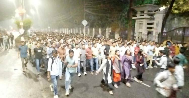 কুয়েটে হামলার পাল্টা অভিযোগ এনে ঢাবিতে ছাত্রদলের বিক্ষোভ
