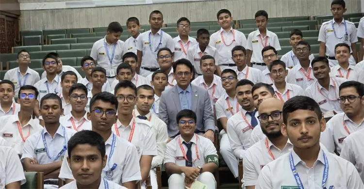 সংসদে বসে অধিবেশন দেখলেন রেসিডেনসিয়ালের দেড়শ শিক্ষার্থী