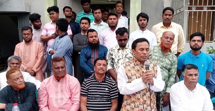 চাঁদপুর-হাইমচরে সুজিত রায় নন্দীর ঈদ শুভেচ্ছা বিনিময়