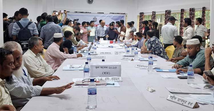 চাকসুতে মনোনয়ন নিলো শিবির-ছাত্রদল, প্যানেল ঘোষণা পরে