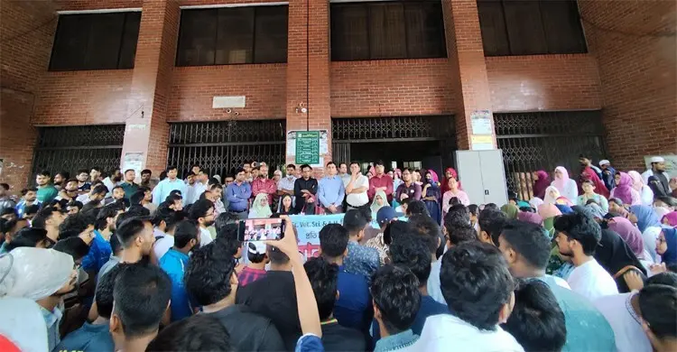 দাবি আদায় না হওয়া পর্যন্ত আন্দোলন চলবে: শেকৃবির এএসভিএম শিক্ষার্থীরা