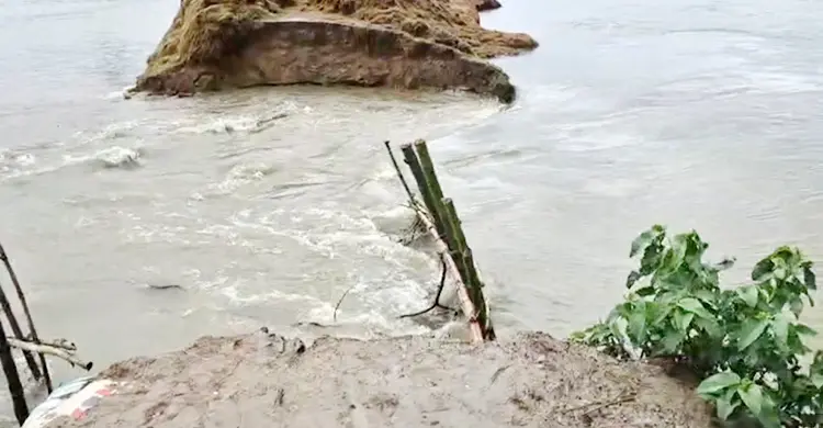 সুনামগঞ্জে পাহাড়ি ঢলে ভেঙে গেলো এরনবিলের বাঁধ