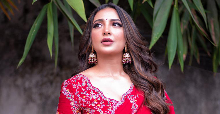 শুভশ্রীর ঘাড়ে ট্যাটু, কার নাম লিখেছেন অভিনেত্রী