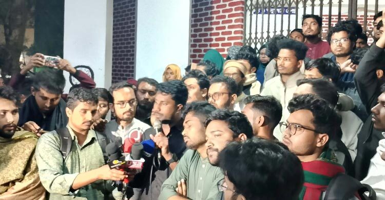 রাত ৯টার মধ্যে শাকসুর নিশ্চয়তা দিতে না পারলে পদত্যাগের আন্দোলন