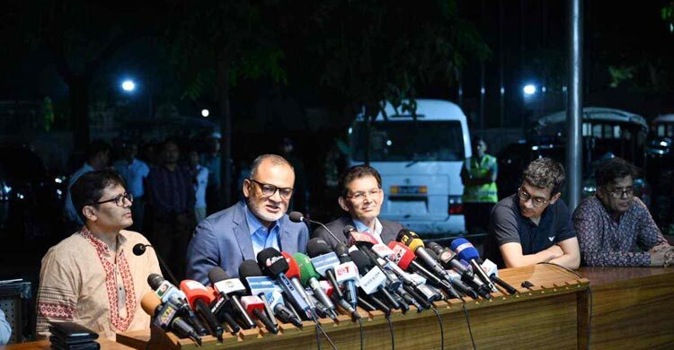 শুল্ক নিয়ে মার্কিন প্রশাসনের সঙ্গে আলোচনা করবেন প্রধান উপদেষ্টা