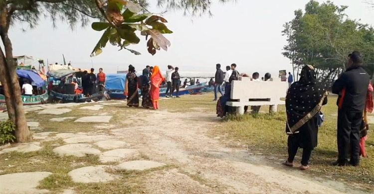 ছুটিতে পর্যটকের ভিড় বেড়েছে সুন্দরবনে