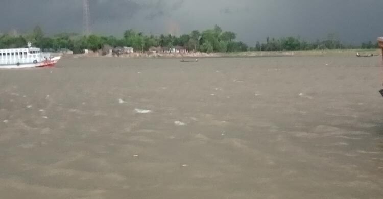 সুনামগঞ্জে অব্যাহত বৃষ্টিতে বাড়ছে নদ-নদীর পানি