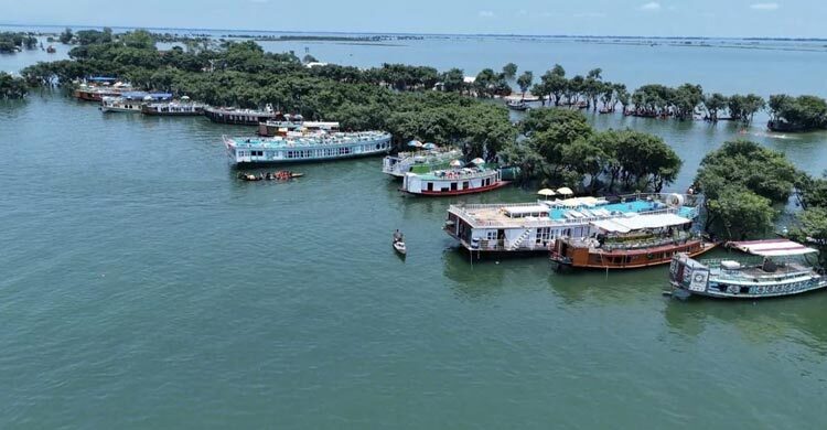 নিষেধাজ্ঞা না মেনে চলছে হাউসবোট, হুমকিতে জীববৈচিত্র্য