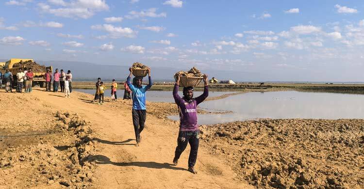 দুয়ারে নির্বাচন, বাঁধের কাজ নিয়ে শঙ্কায় হাওরের কৃষকরা
