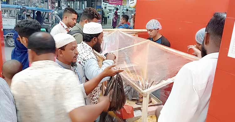 জমে উঠেছে সুনামগঞ্জের ইফতারি বাজার