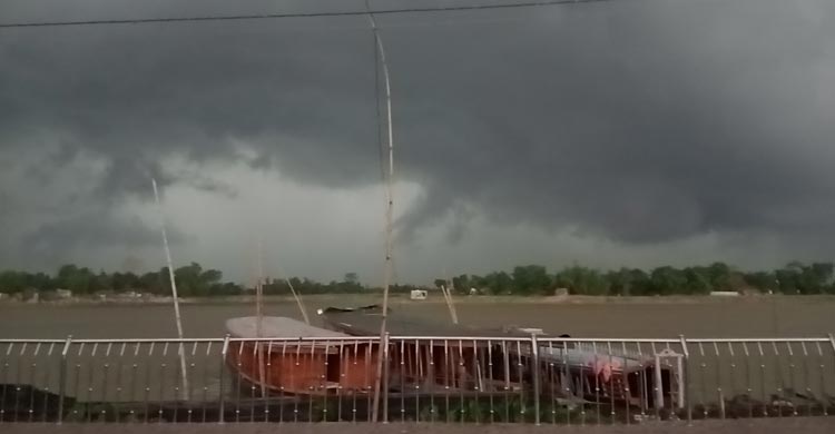 সুনামগঞ্জে অব্যাহত বৃষ্টিতে বাড়ছে নদ-নদীর পানি