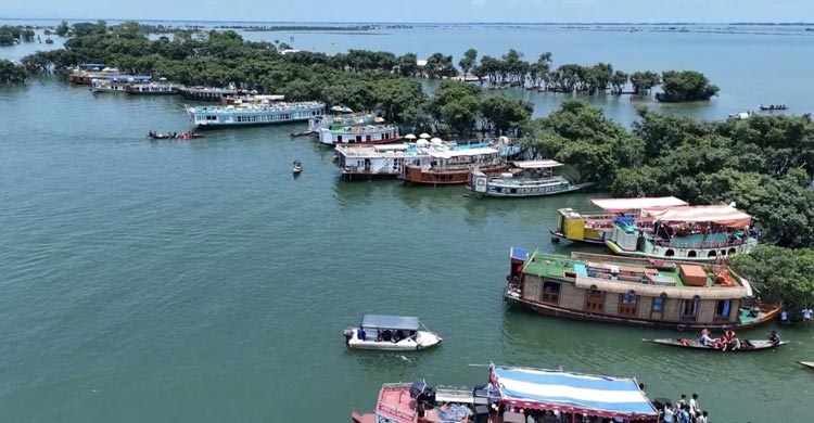 নিষেধাজ্ঞা না মেনে চলছে হাউসবোট, হুমকিতে জীববৈচিত্র্য