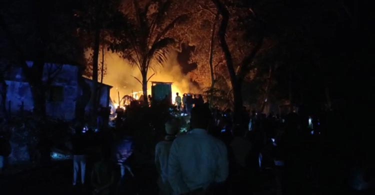 সুনামগঞ্জে আগুনে পুড়ে ছাই ৭ বসতঘর