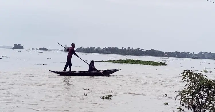 সুনামগঞ্জে হাওর থেকে শহর পর্যন্ত বন্যা আতঙ্ক