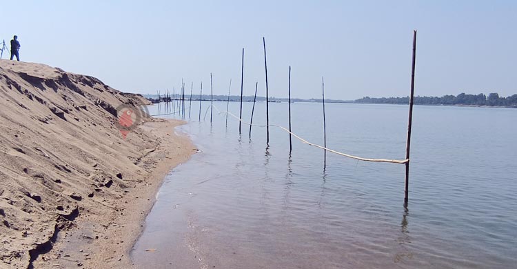 সুনামগঞ্জে অভিযানকালে ম্যাজিস্ট্রেট-পুলিশের ওপর হামলা