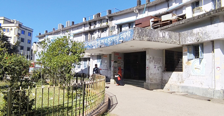 হাওরাঞ্চলে ঠান্ডাজনিত রোগের প্রকোপ, শয্যা সংকটে মেঝেতে চিকিৎসা