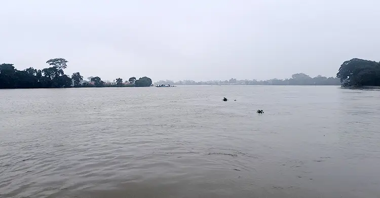 সুনামগঞ্জে পাহাড়ি ঢলে বাড়ছে নদ নদীর পানি