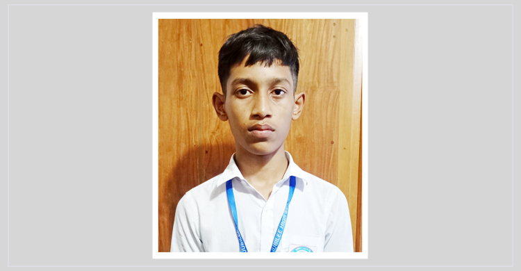 কেক নষ্ট করায় শিক্ষার্থীকে মেরে রক্তাক্ত করলেন শিক্ষক