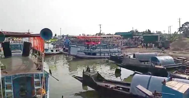 পর্যটকবাহী নৌযান থেকে নদীতে পড়ে কিশোর নিখোঁজ