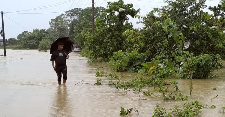 সুনামগঞ্জে কমতে শুরু করেছে নদ-নদীর পানি