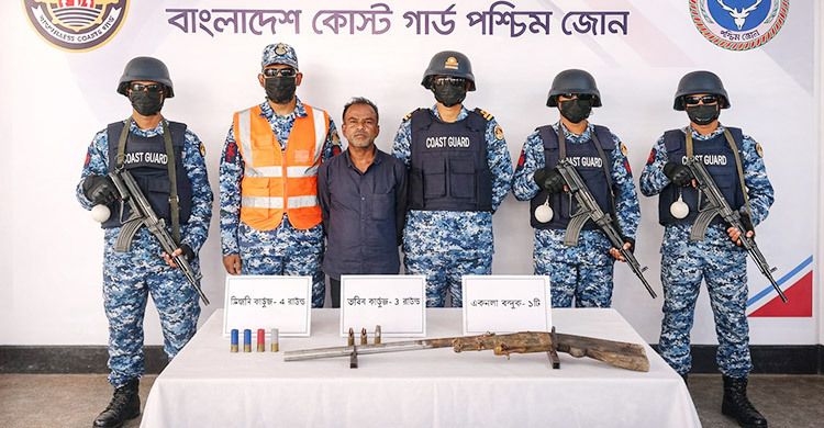 সুন্দরবন থেকে বনদস্যু আসাবুর বাহিনীর প্রধান সহযোগী আটক