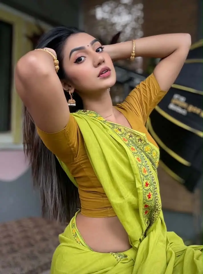 মেঘলা দিনে রিফ্রেশিং লুকে অপরূপ সুনেরাহ