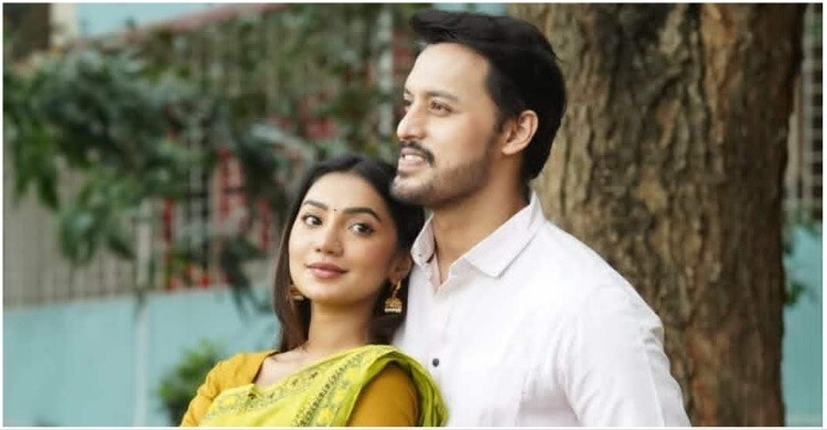 পার্সেল নিয়ে ভুল বোঝাবুঝি থেকে প্রেম, চাঁদরাতে ‘পড়ন্ত বিকেল’