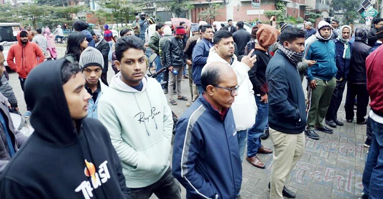 খালেদা জিয়ার মৃত্যুর খবরে এভারকেয়ারের সামনে নেতাকর্মীদের ভিড়