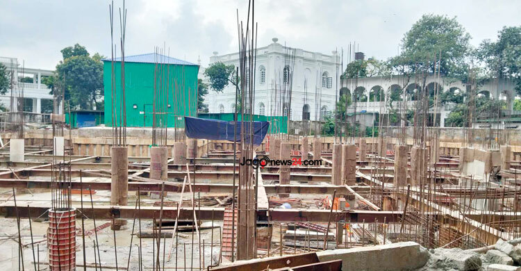 মাজার স্থানান্তরের আবেদনে উদ্বেগ-উৎকণ্ঠায় সুপ্রিম কোর্ট প্রশাসন