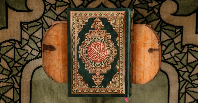 সুরা কারিআয় কেয়ামতের ভয়াবহতার বর্ণনা