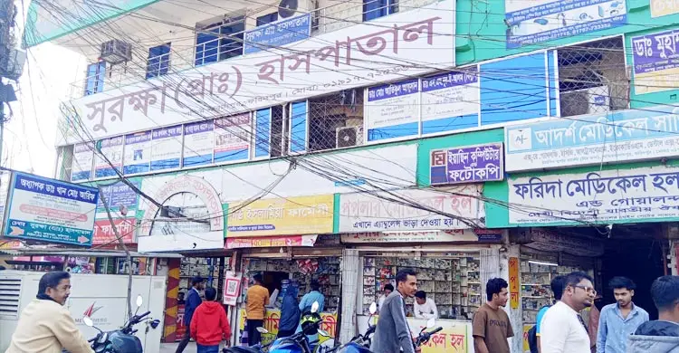 ফরিদপুর/ ক্যানসারের অস্ত্রোপচার করলেন ওটি বয়, কেটে ফেলতে হলো সংক্রমিত অঙ্গ