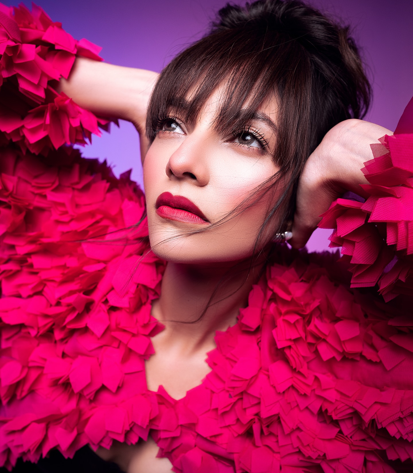 হট পিংকে ঝলমল সুস্মিতা