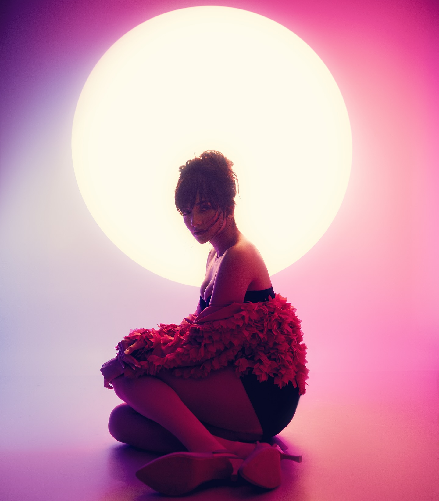 হট পিংকে ঝলমল সুস্মিতা