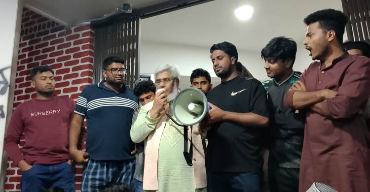 শিক্ষার্থীদের আন্দোলন: শাকসুর তারিখ পরিবর্তনের আশ্বাস প্রশাসনের