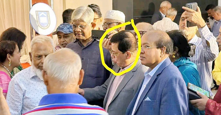অর্থ উপদেষ্টার পাশে জুলাই হত্যা মামলার আসামি সাবেক উপাচার্য
