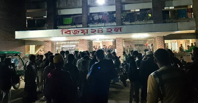 বিজয় দিবসের ভোজে ব্রয়লার মুরগির মাংস, শিক্ষার্থীদের বয়কট